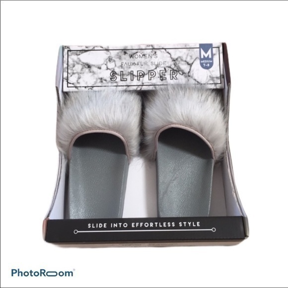 New in box Fuzzy Flip Flops - Picture 1 of 3